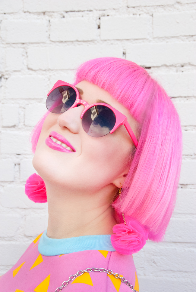 Sara is in Love with blogger look street style ootd kawaii colourful 90s inspired jumper pink Tilly Me Made in Australia kawaii Sushi bag Clara Chérie pompom earrings Quay eye ware neon pink pineapple Ego & Greed platform shoes Quay Eveware, neon look, pompom earrings