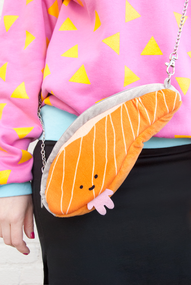 Sara is in Love with blogger look street style ootd kawaii colourful 90s inspired jumper pink Tilly Me Made in Australia kawaii Sushi bag Clara Chérie pompom earrings Quay eye ware neon pink pineapple Ego & Greed platform shoes kawaii, sushi bag, kirimi bag