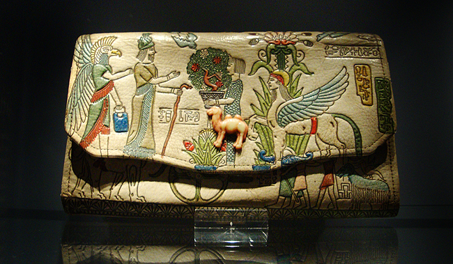 beaded clutch sarah's bag with budgie clasp, museum of bags and purses amsterdam, fashion museum Museum of bags and purses, amsterdam, sarah's bag