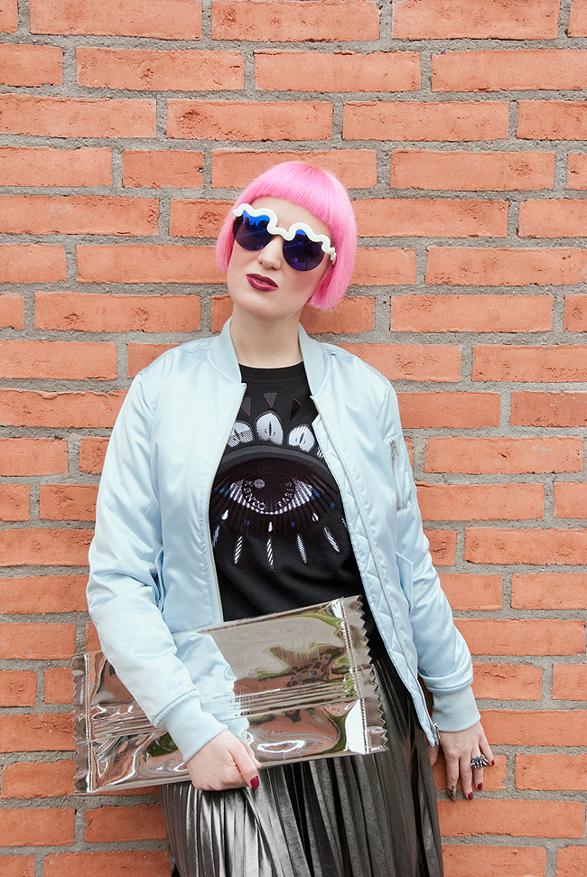 Sara is in Love with… blogger style street sporty casual satin bomber jacket Kenzo eye jumper metallic silver pleated skirt light up sneakers reebok Maison Martin Margiela kenzo jumper, metallic clutch, satin bomber