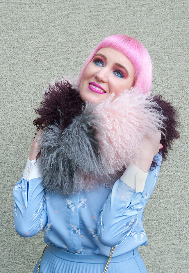 Sara is in Love with… blogger style fashion pastel look pleated skirt mongolian sheep skin scarf florence bridge miss patina cat collar shirt ego pink boots marc b. bag pink suzywan deluxe pink hair tassel earrings Florence Bridge, sheepskin scarf, miss patina cat shirt