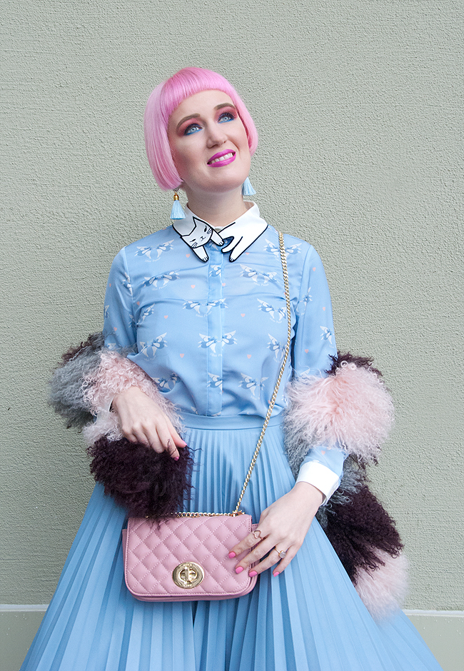 Sara is in Love with… blogger style fashion pastel look pleated skirt mongolian sheep skin scarf florence bridge miss patina cat collar shirt ego pink boots marc b. bag pink suzywan deluxe pink hair tassel earrings marc b., miss patina, cute winter look