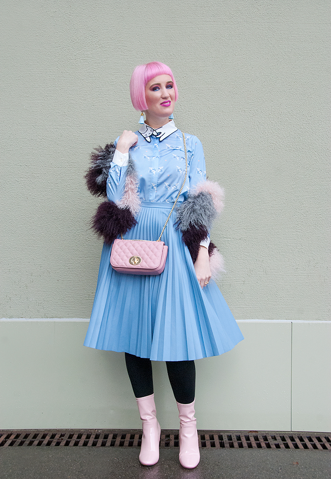 Sara is in Love with… blogger style fashion pastel look pleated skirt mongolian sheep skin scarf florence bridge miss patina cat collar shirt ego pink boots marc b. bag pink suzywan deluxe pink hair tassel earrings baby blue winter look, sheepskin scarf, marc b.