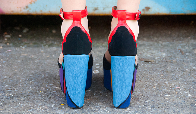 Sara is in Love with… blogger colourful rainbow style fashion Schmiley Mo Gorman Liz Payne pom pom denim coat Komono Tatty Devine umbrella necklace Madame flamingo platform heels Charlotte Olympia piñata bag pink hair fashion blogger, platform heels, colourful heels