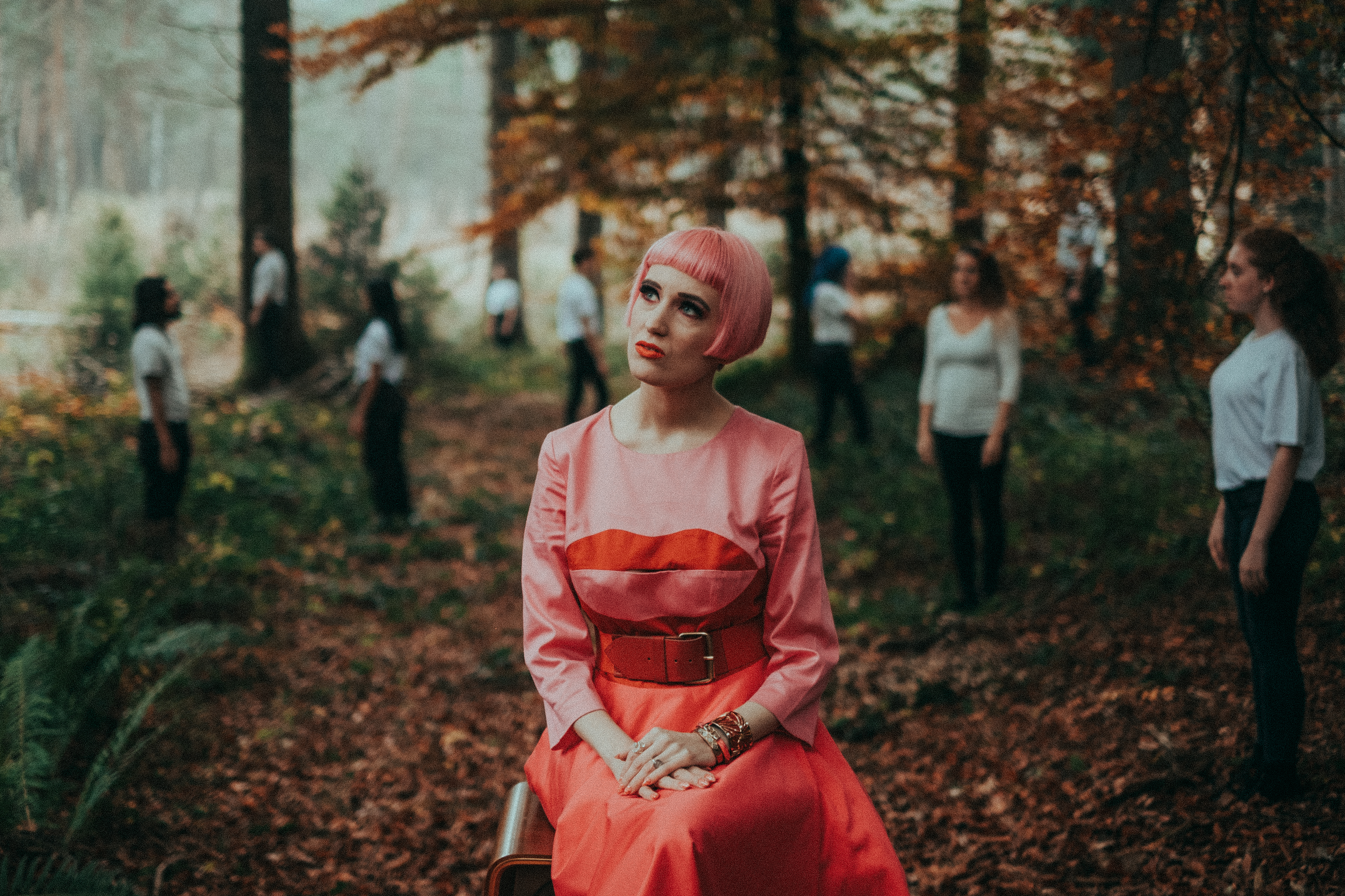Sara is in Love with… blogger influencer pink hair retro vintage shoot forest surreal Dave Honegger be different model tv 50s