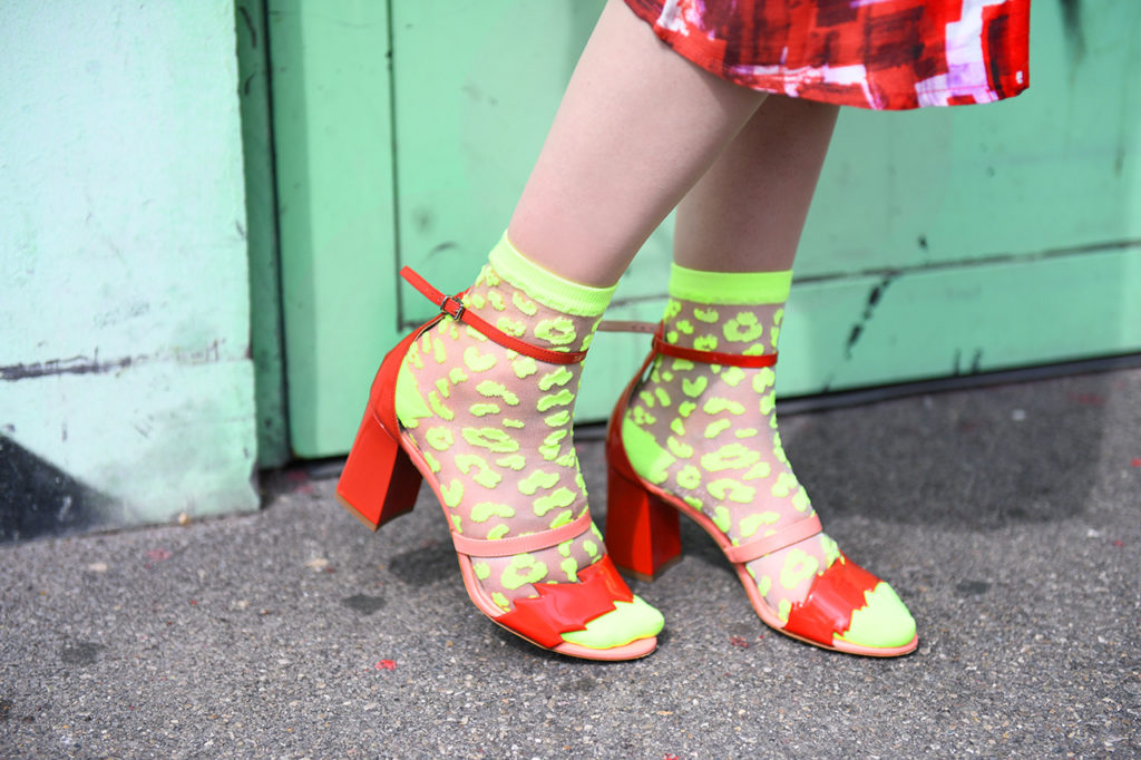 Sara is in Love with… Swiss fashion blogger red dress look vintage summer neon trend