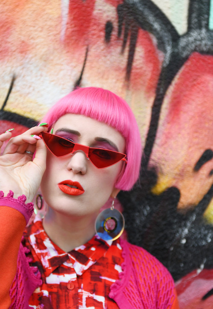 Sara is in Love with… Swiss fashion blogger red dress look vintage summer neon trend